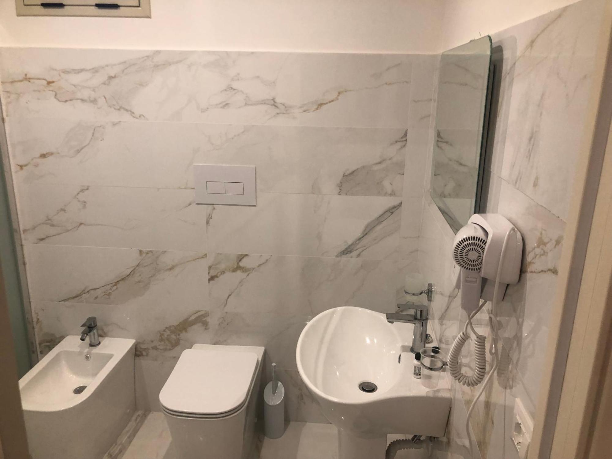 Deluxe Room,1649054351:JPEG